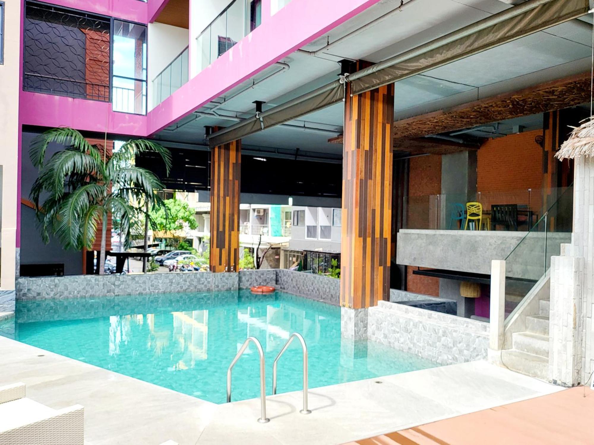 De Coze Hotel Patong Exterior photo